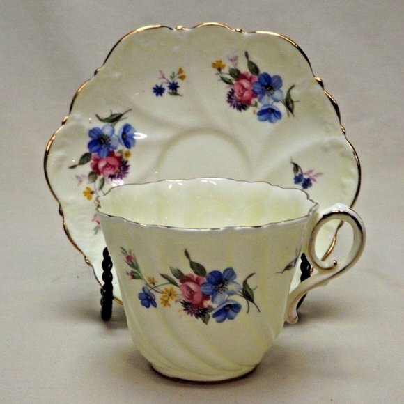 Paragon Fine Bone China by Appointment to HM the Queen Floral Tea Cup & Saucer - Picture 1 of 12